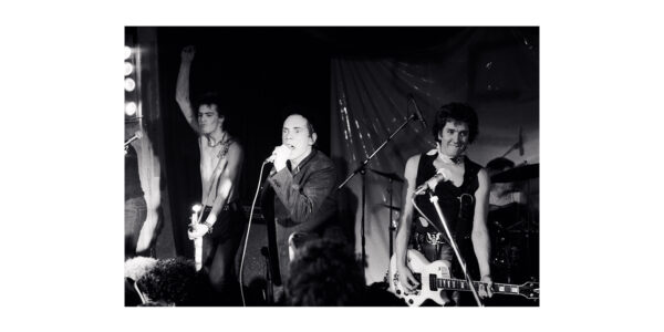 BK-320 BOOK SEX PISTOLS END IS NEAR_3